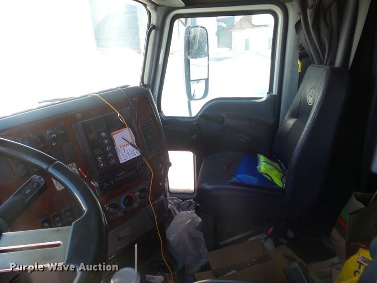 image for item FR9502 2012 Mack CXU613 semi truck