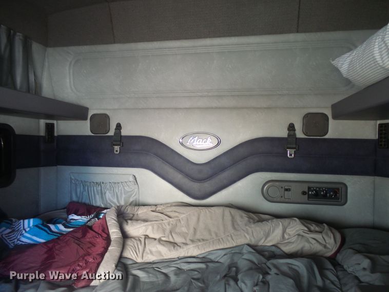 image for item FR9502 2012 Mack CXU613 semi truck