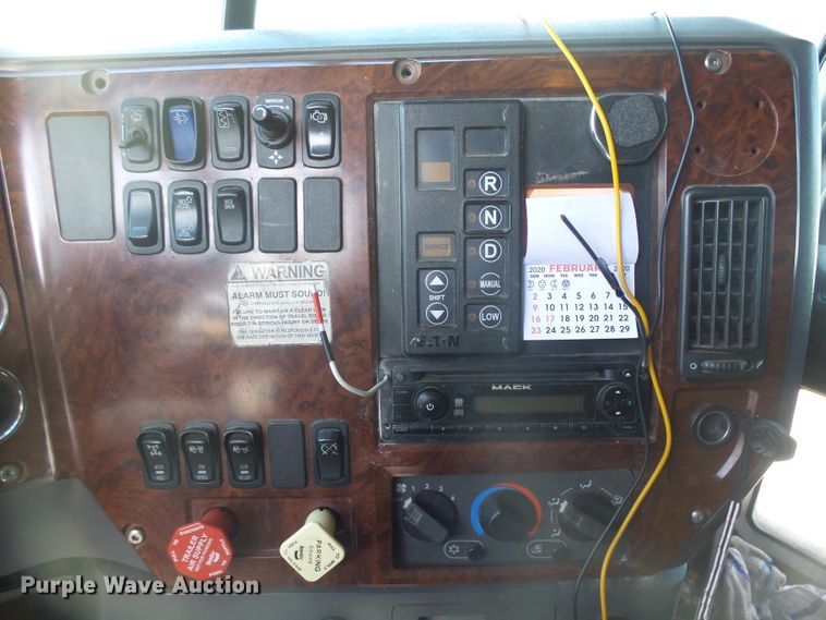 image for item FR9502 2012 Mack CXU613 semi truck