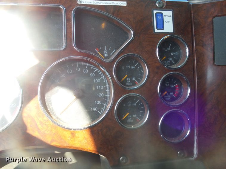 image for item FR9502 2012 Mack CXU613 semi truck