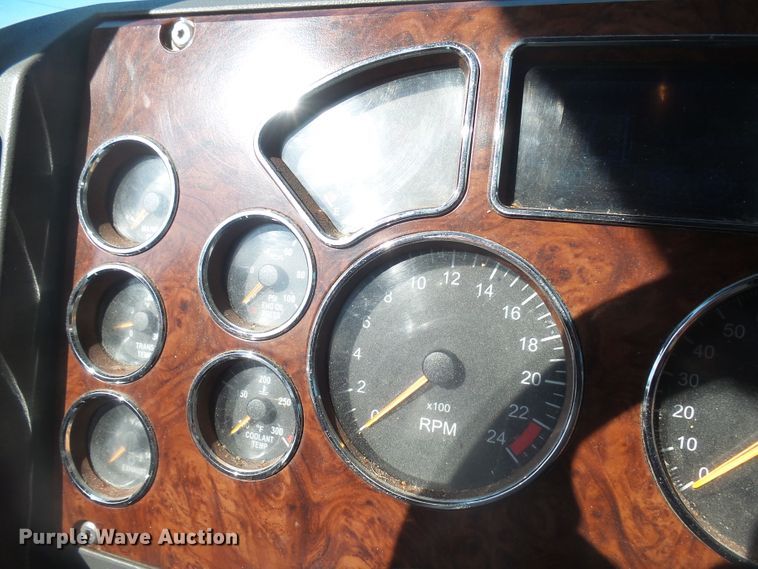 image for item FR9502 2012 Mack CXU613 semi truck