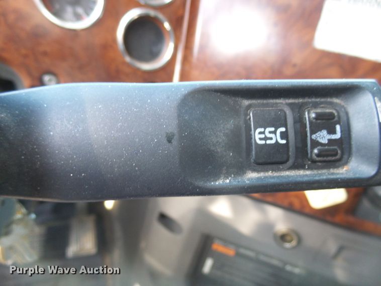 image for item FR9502 2012 Mack CXU613 semi truck