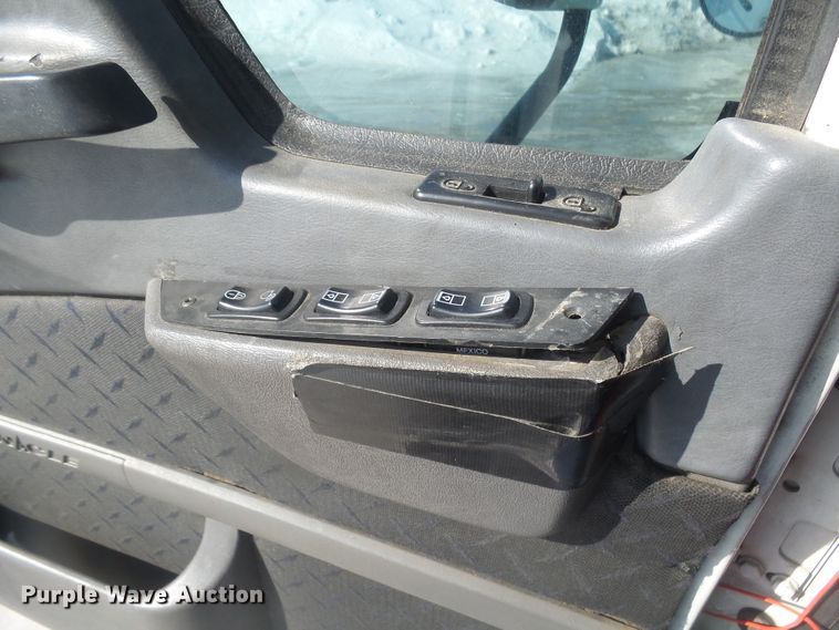 image for item FR9502 2012 Mack CXU613 semi truck