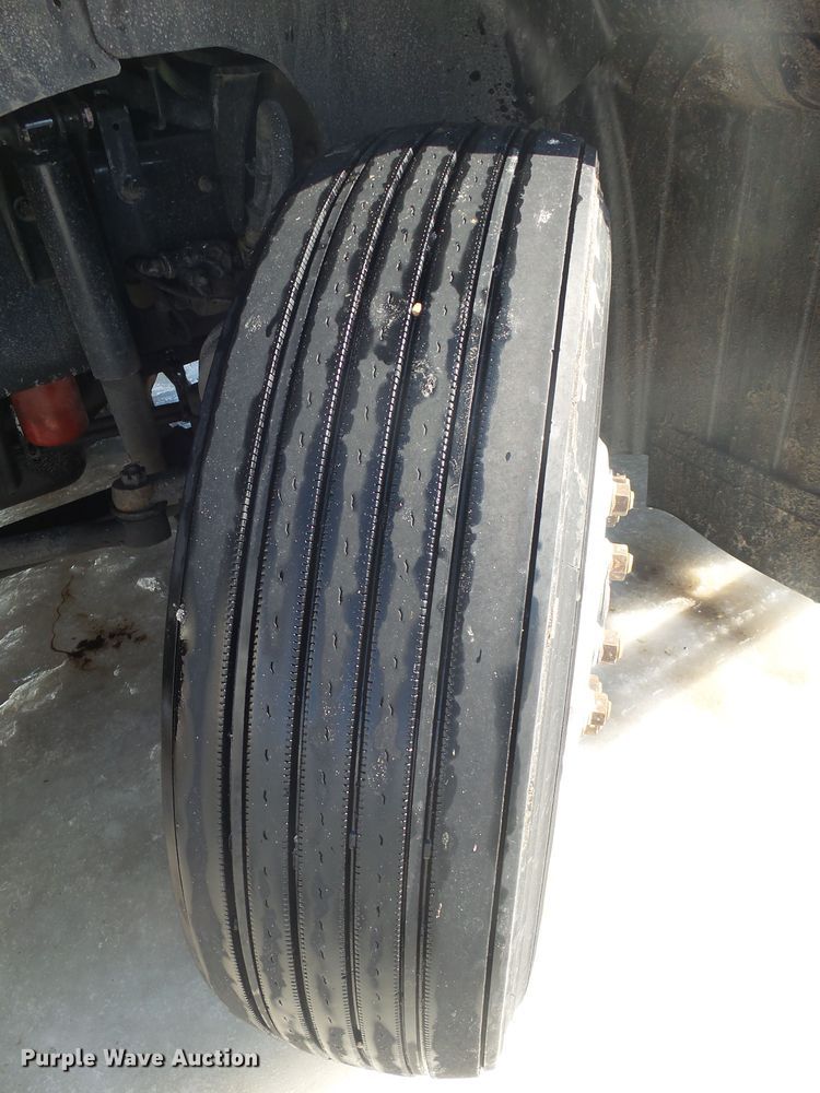 image for item FR9502 2012 Mack CXU613 semi truck