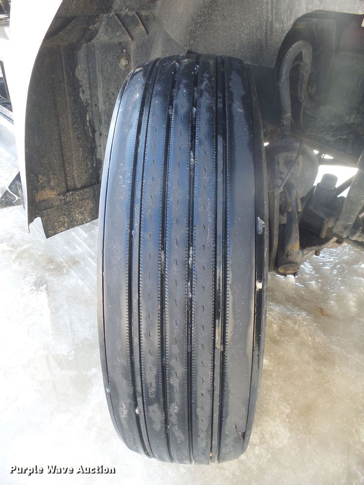 image for item FR9502 2012 Mack CXU613 semi truck