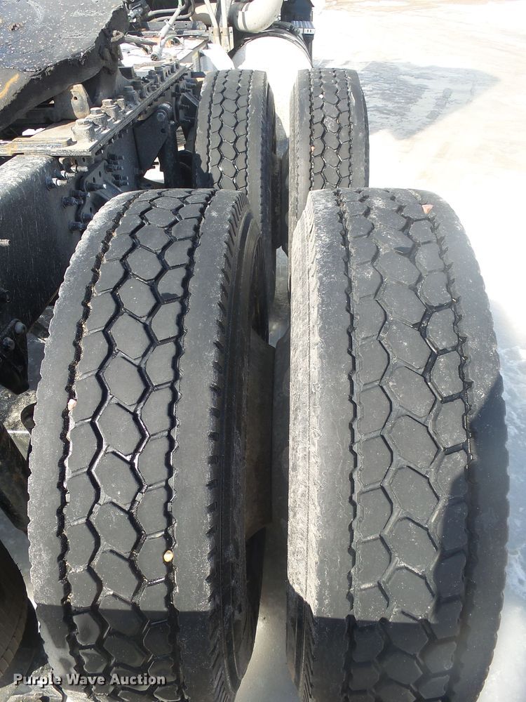 image for item FR9502 2012 Mack CXU613 semi truck