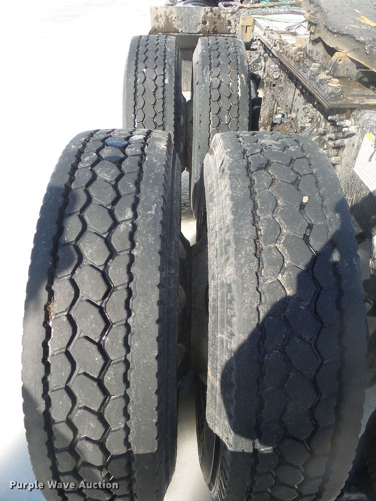 image for item FR9502 2012 Mack CXU613 semi truck