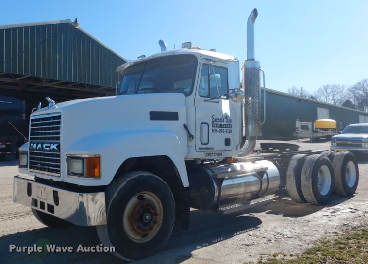 image for item GB9808 1999 Mack CH613 semi truck