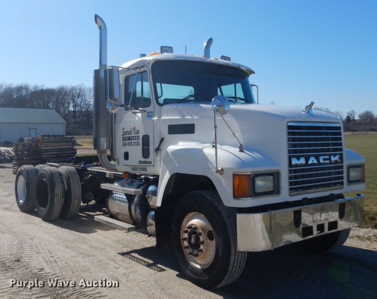 image for item GB9808 1999 Mack CH613 semi truck