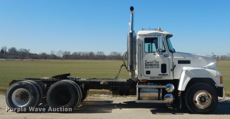 image for item GB9808 1999 Mack CH613 semi truck