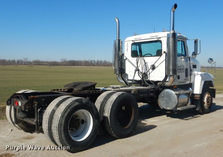 image for item GB9808 1999 Mack CH613 semi truck