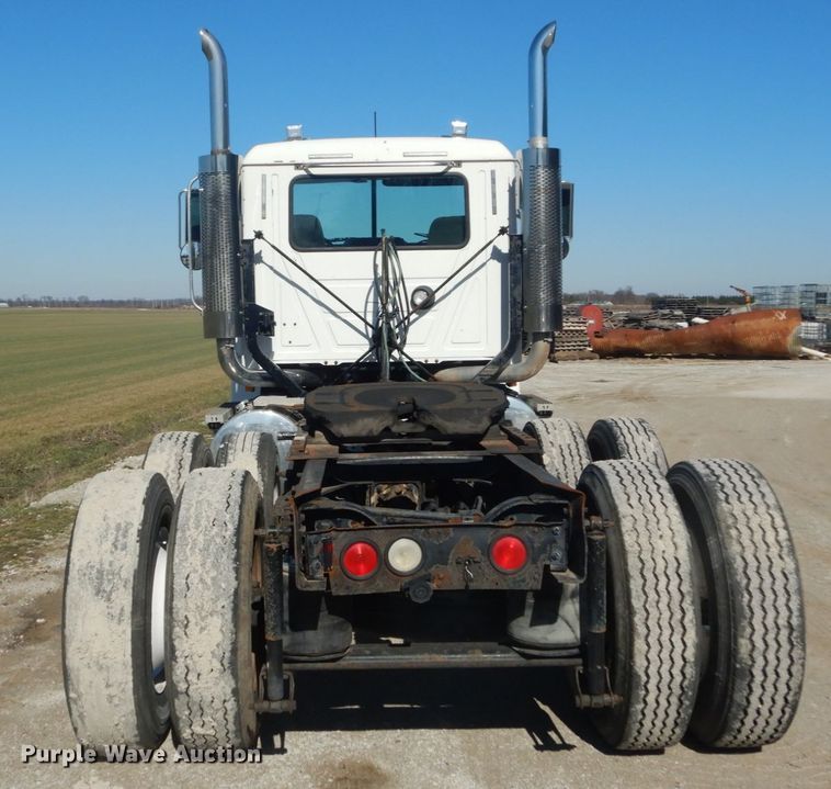 image for item GB9808 1999 Mack CH613 semi truck