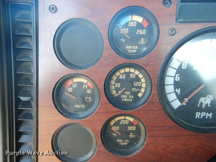 image for item GB9808 1999 Mack CH613 semi truck