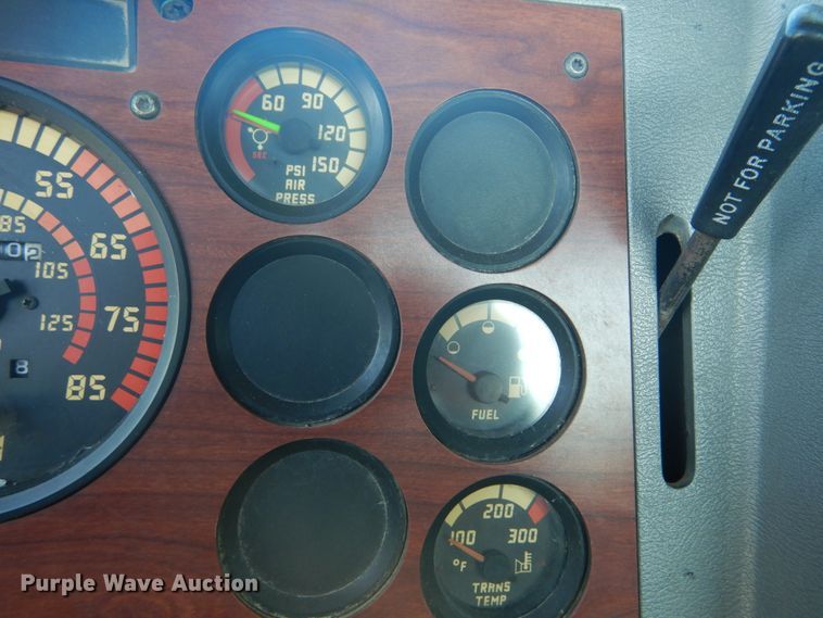 image for item GB9808 1999 Mack CH613 semi truck