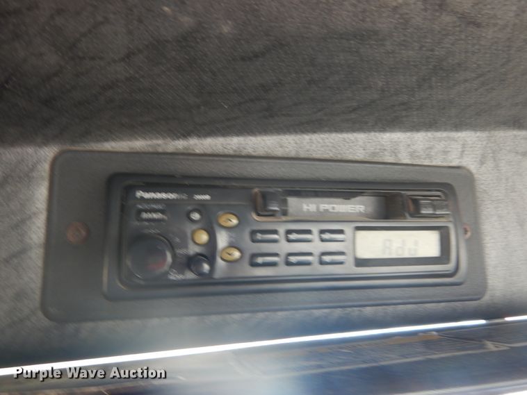 image for item GB9808 1999 Mack CH613 semi truck