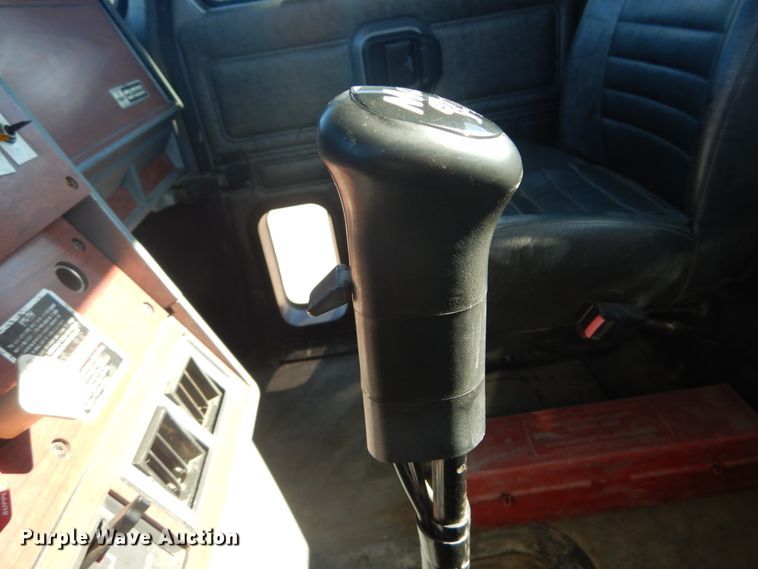 image for item GB9808 1999 Mack CH613 semi truck