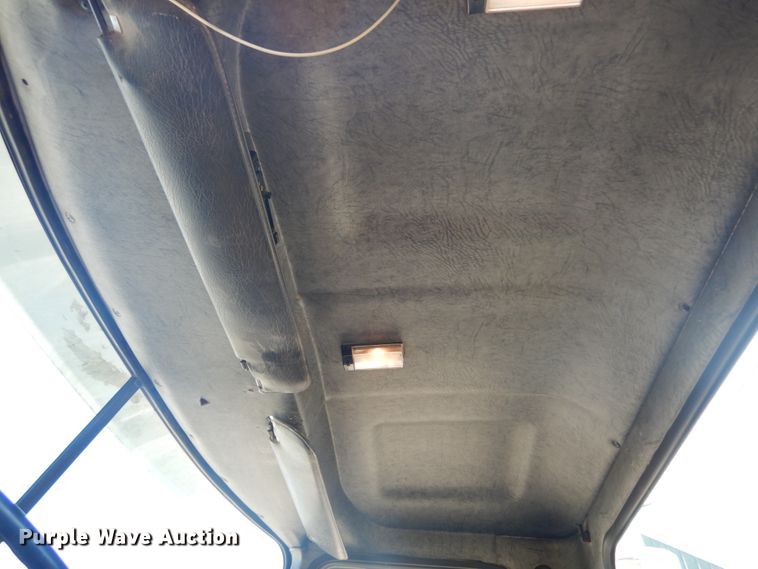 image for item GB9808 1999 Mack CH613 semi truck