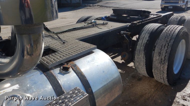 image for item GB9808 1999 Mack CH613 semi truck