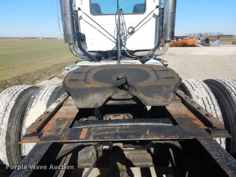 image for item GB9808 1999 Mack CH613 semi truck