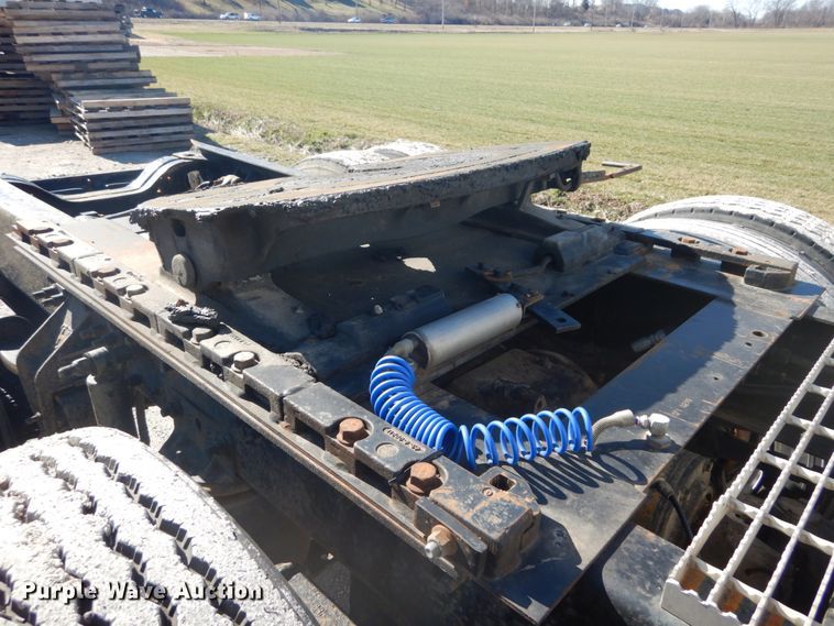 image for item GB9808 1999 Mack CH613 semi truck