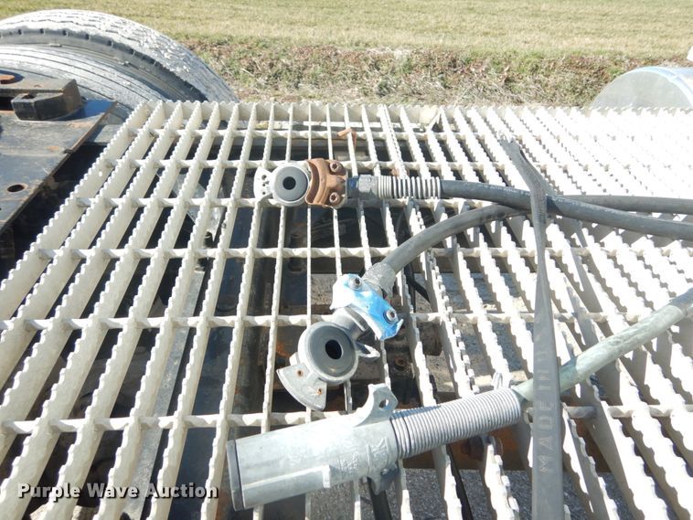 image for item GB9808 1999 Mack CH613 semi truck