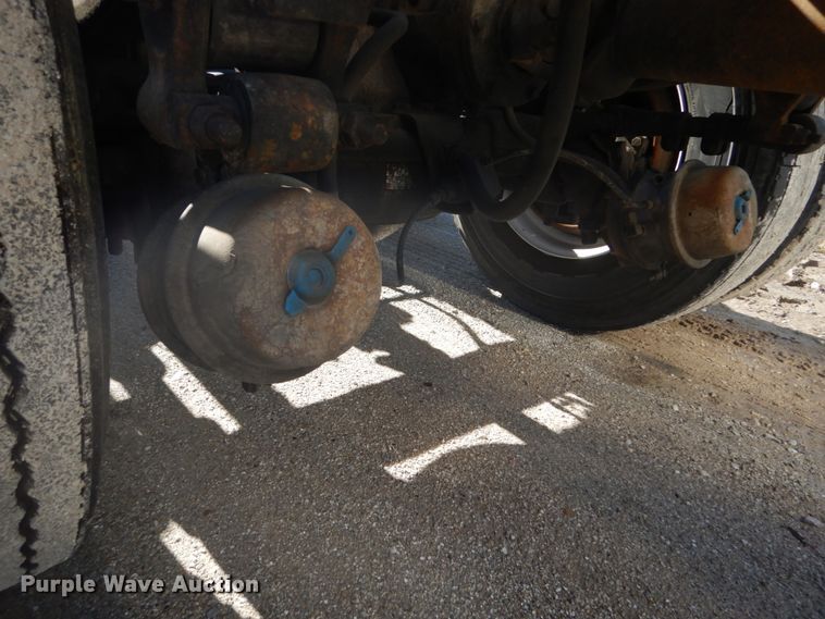 image for item GB9808 1999 Mack CH613 semi truck