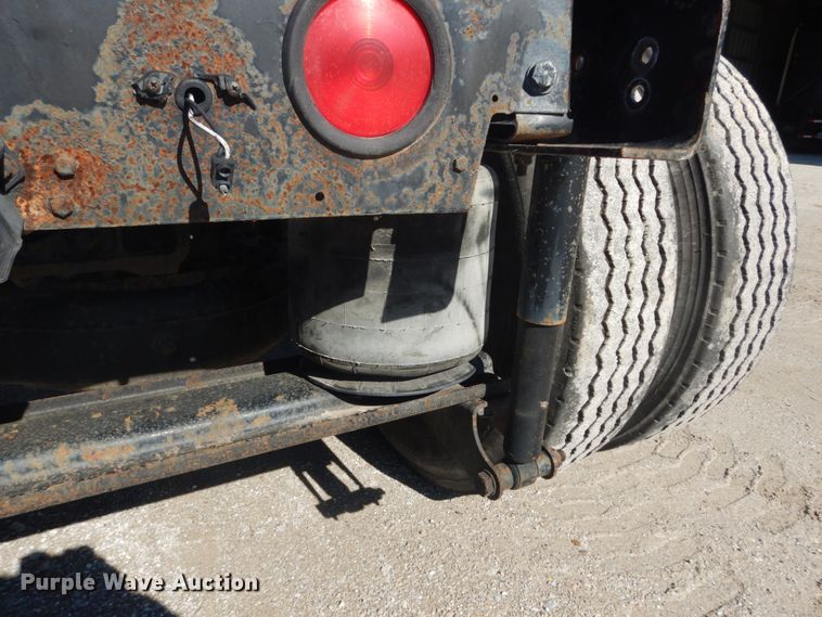 image for item GB9808 1999 Mack CH613 semi truck