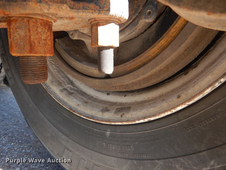 image for item GB9808 1999 Mack CH613 semi truck