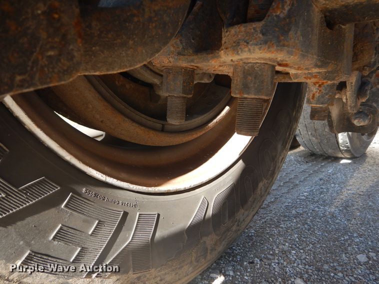 image for item GB9808 1999 Mack CH613 semi truck