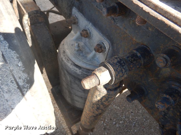 image for item GB9808 1999 Mack CH613 semi truck