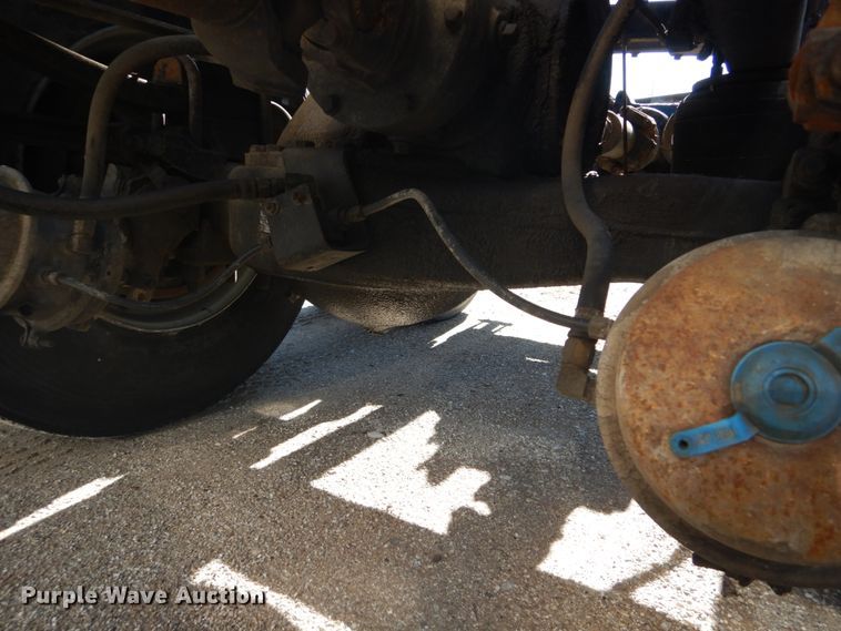 image for item GB9808 1999 Mack CH613 semi truck