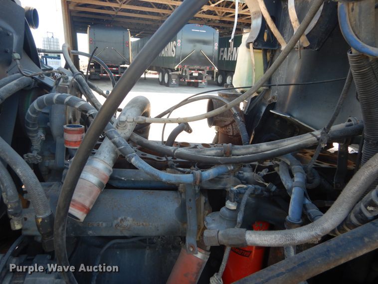 image for item GB9808 1999 Mack CH613 semi truck