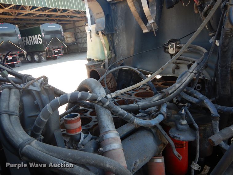 image for item GB9808 1999 Mack CH613 semi truck