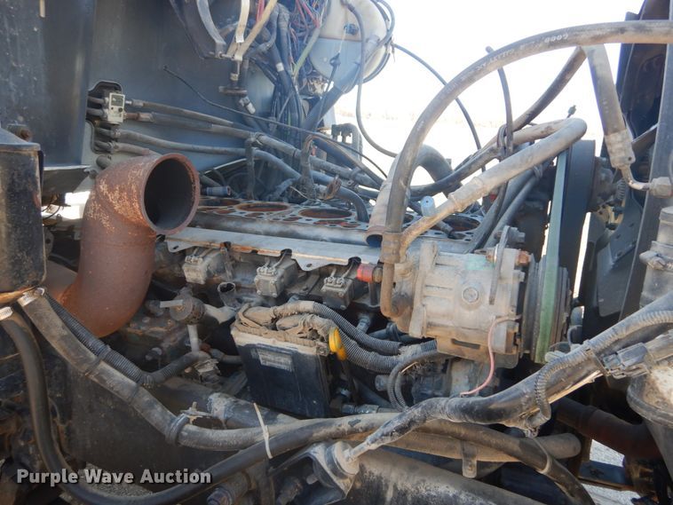 image for item GB9808 1999 Mack CH613 semi truck