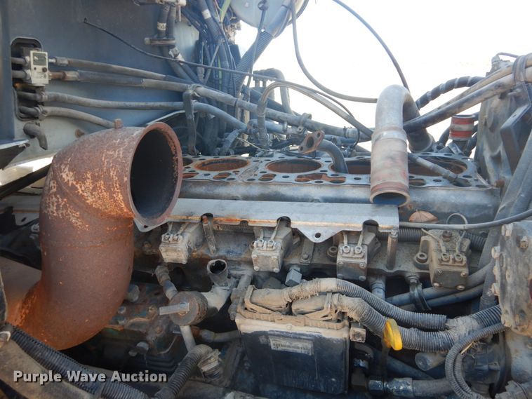 image for item GB9808 1999 Mack CH613 semi truck