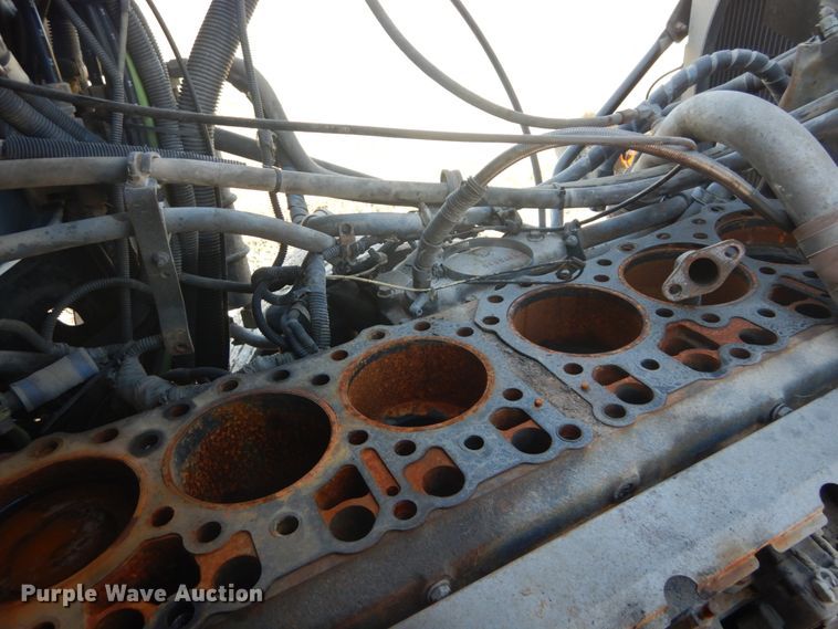 image for item GB9808 1999 Mack CH613 semi truck