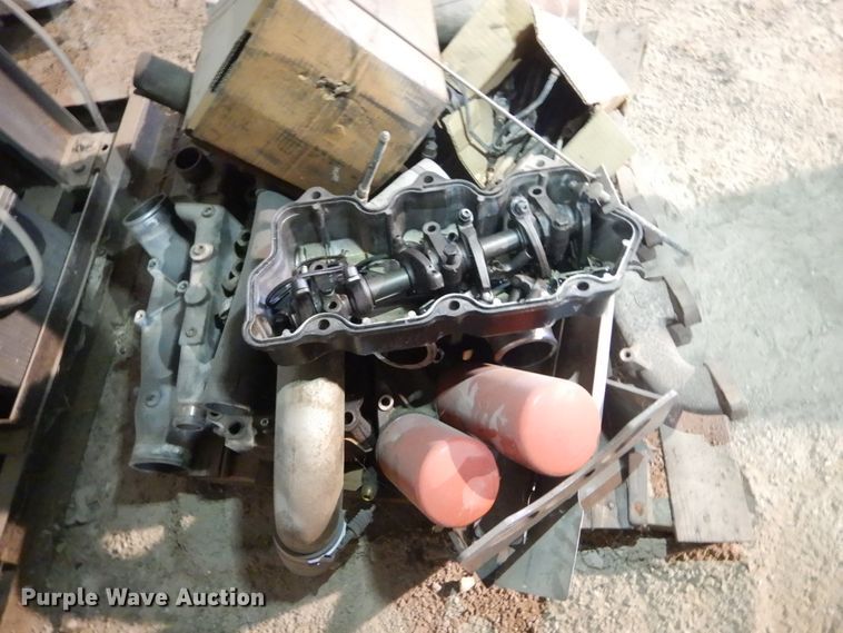 image for item GB9808 1999 Mack CH613 semi truck