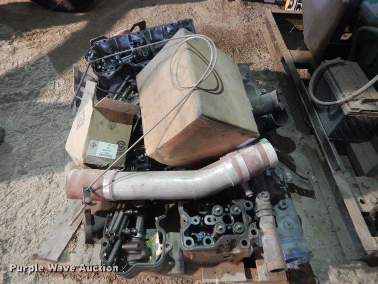 image for item GB9808 1999 Mack CH613 semi truck