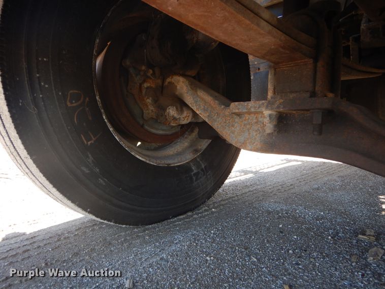 image for item GB9808 1999 Mack CH613 semi truck