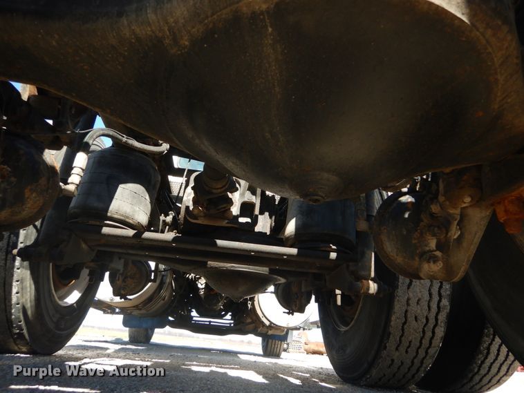 image for item GB9808 1999 Mack CH613 semi truck