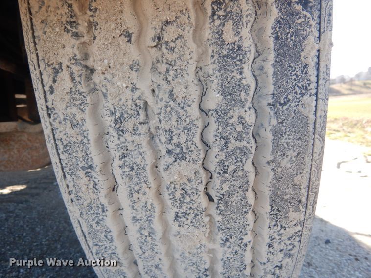 image for item GB9808 1999 Mack CH613 semi truck