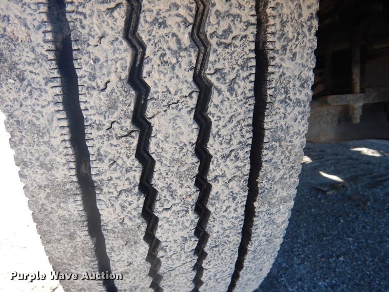 image for item GB9808 1999 Mack CH613 semi truck