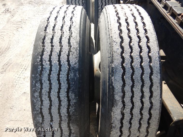 image for item GB9808 1999 Mack CH613 semi truck