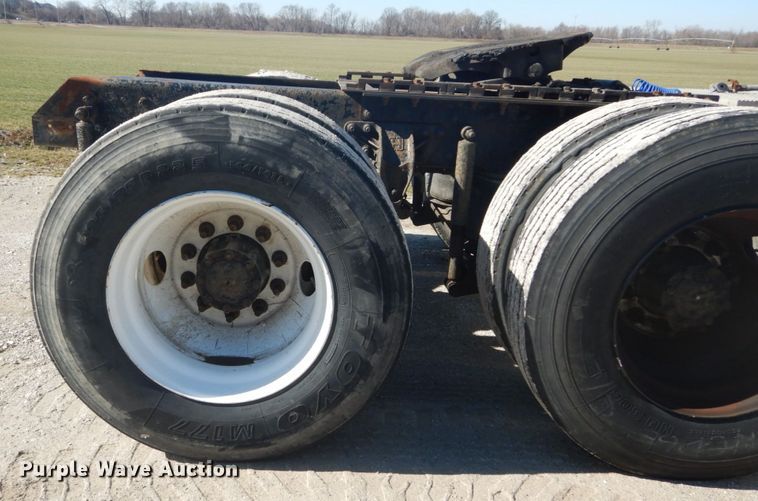 image for item GB9808 1999 Mack CH613 semi truck