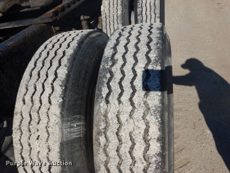 image for item GB9808 1999 Mack CH613 semi truck