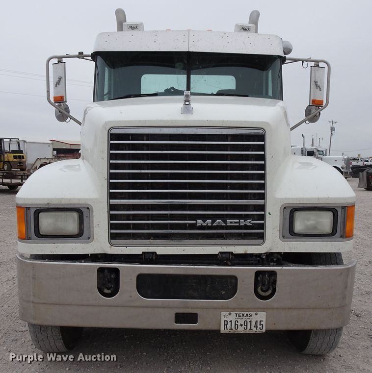 image for item GC9133 2015 Mack CHU613 semi truck