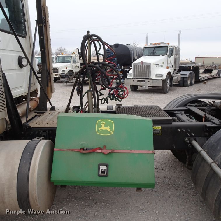 image for item GC9133 2015 Mack CHU613 semi truck