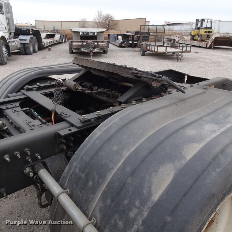 image for item GC9133 2015 Mack CHU613 semi truck