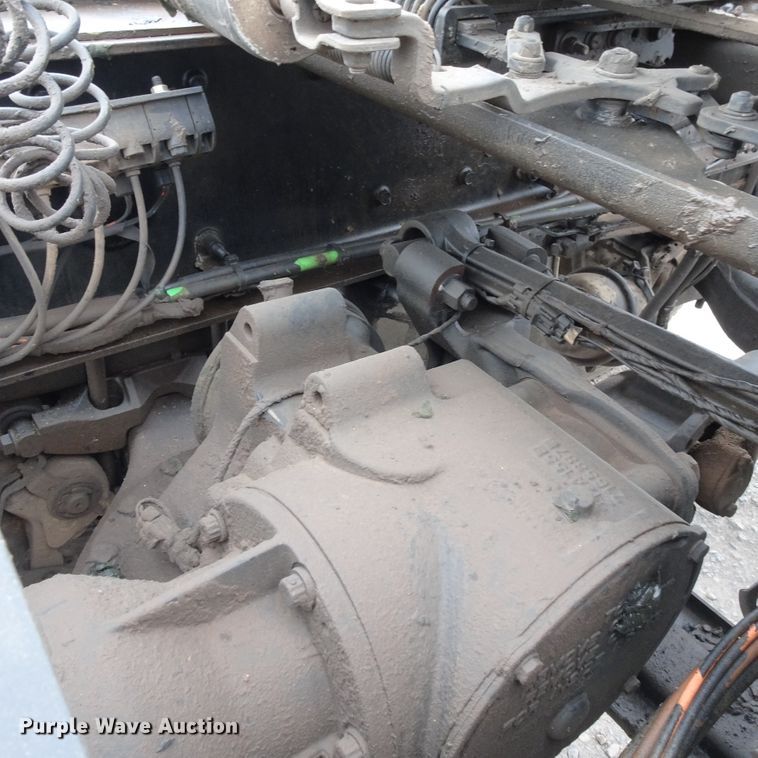 image for item GC9133 2015 Mack CHU613 semi truck