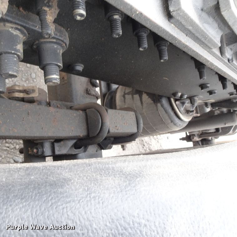 image for item GC9133 2015 Mack CHU613 semi truck